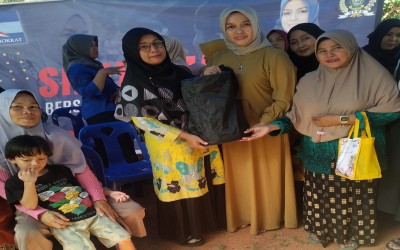 Deby Maryanti Serahkan Bantuan Alat Marawis
