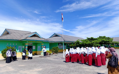 Teriknya Cuaca Panas Iringi Pengumuman Kelulusan