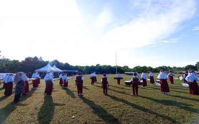 Drumband MIS Miftahul Ulum Kawal Iringi Upacara 17 Agustus