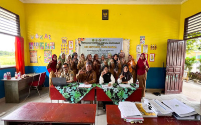 Pengawas MI dan MTs Laksanakan PKKM di MIS Miftahul Ulum Kawal