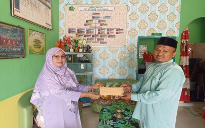MIS Miftahul Ulum Kawal Laksanakan Rukun Islam Ketiga