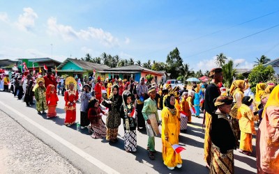 MIS Miftahul Ulum Kawal Ramaikan Pawai Kebudayaan Gunung Kijang