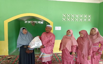 MIS Miftahul Ulum Kawal Salurkan Bantuan Kepada Siswa Yatim dan Kurang Mampu