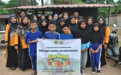 Berbagi Keberkahan Dengan Takjil Gratis
